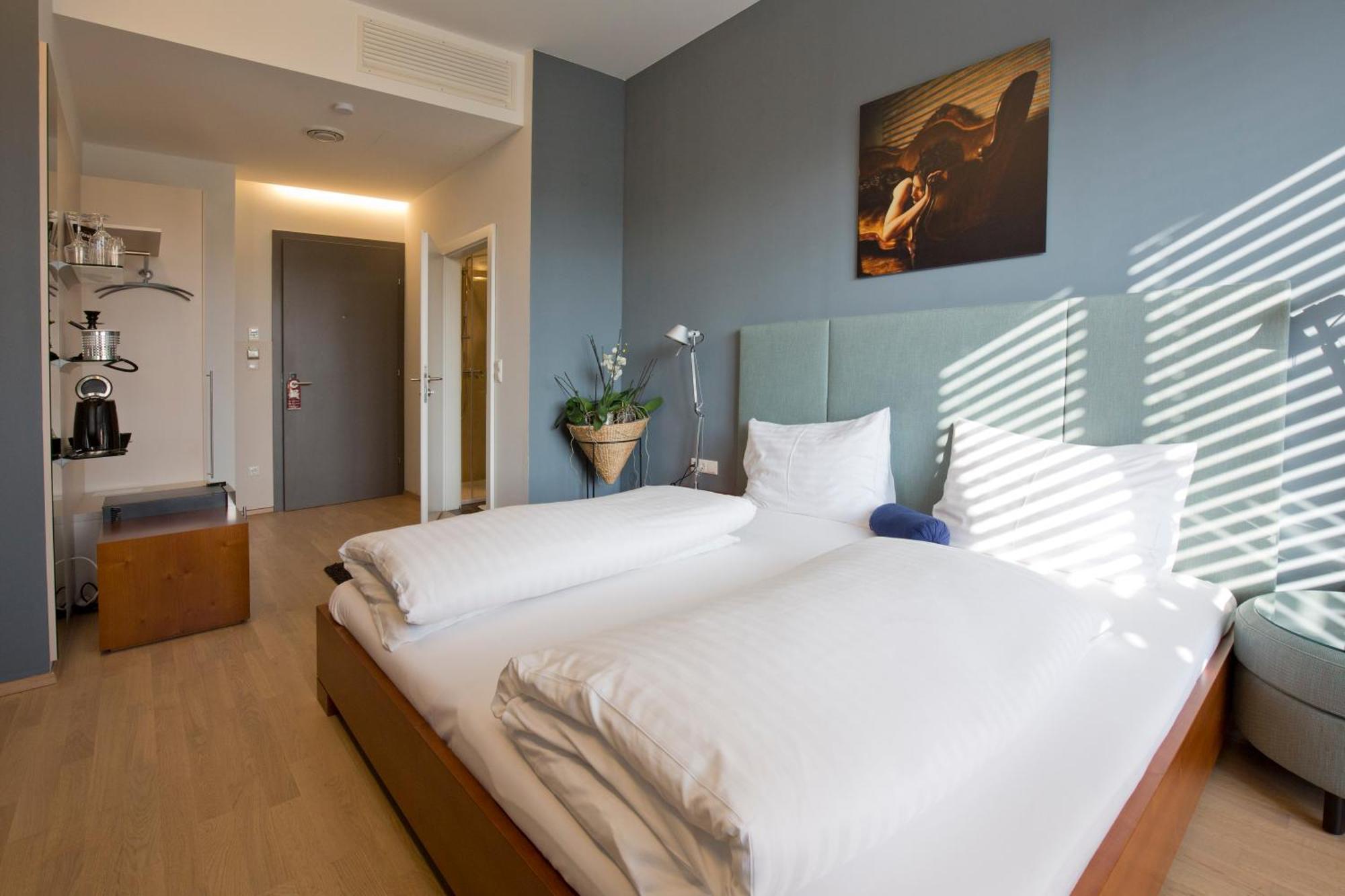 Lava - 24 H Check-in - Naehe Lkh, Landeskrankenhaus, 3*